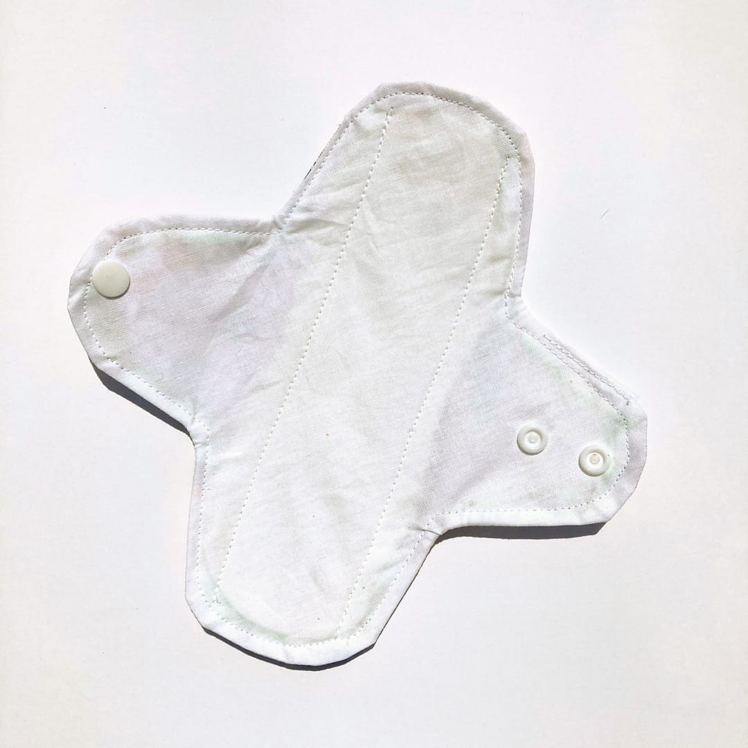 Compresa reutilizable blanca regular de tela ecológica para menstruación
