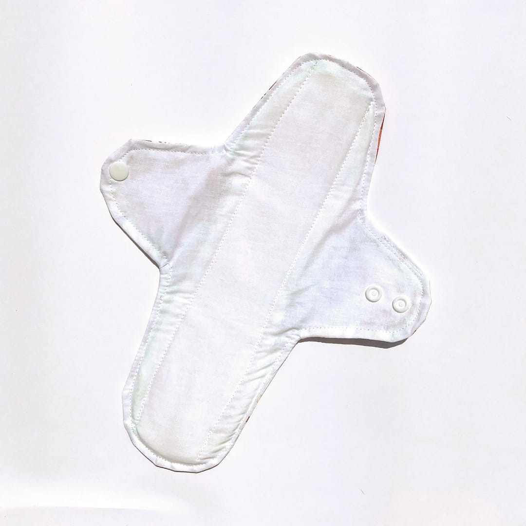 Compresa de tela talla abundante blanca con algodón ecológico reutilizable