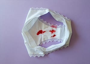Sangrado libre o free bleeding - práctica menstrual natural - Red Moon